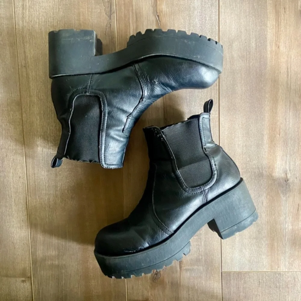 Steve Madden 'Eber' Chelsea Chunky Y2K Platform Boots in Black
